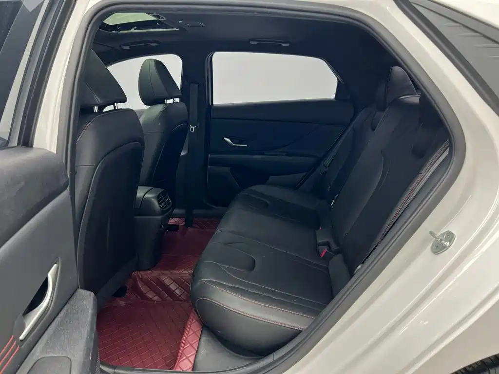 Hyundai Elantra — миниатюра 10