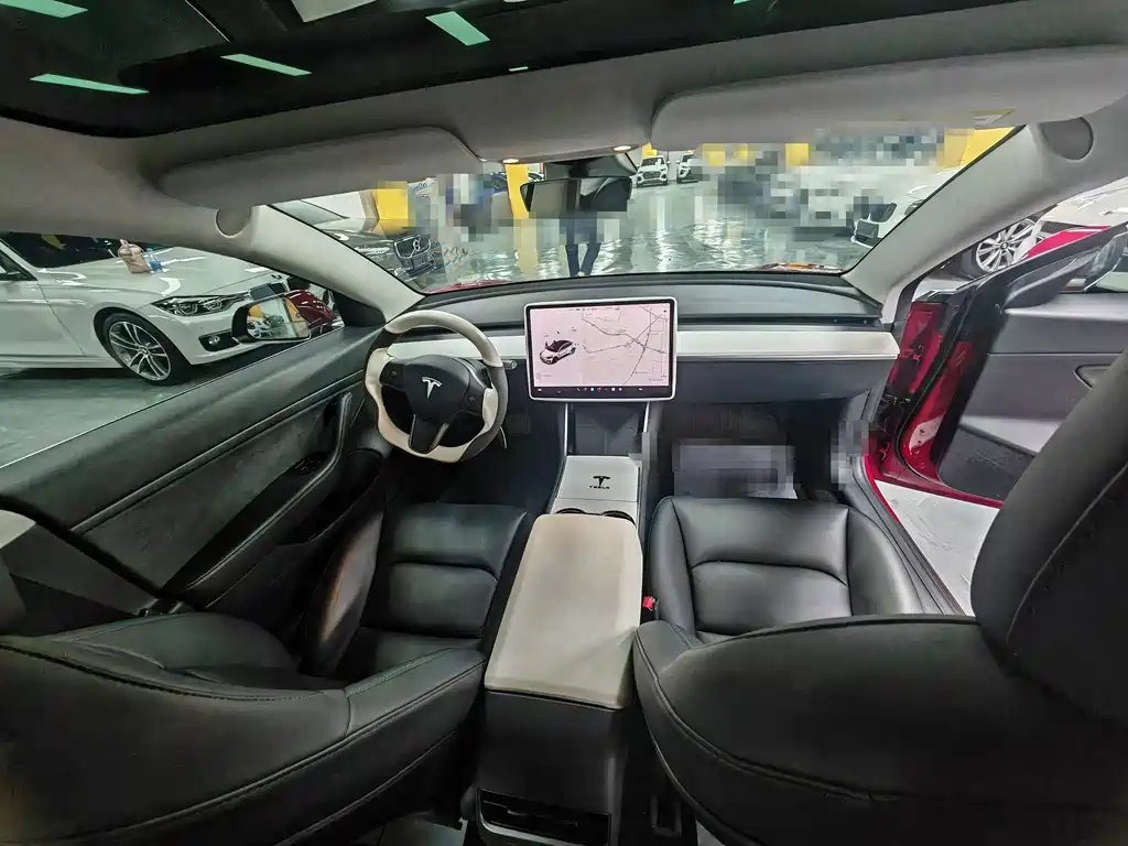 Tesla Model 3 — миниатюра 4