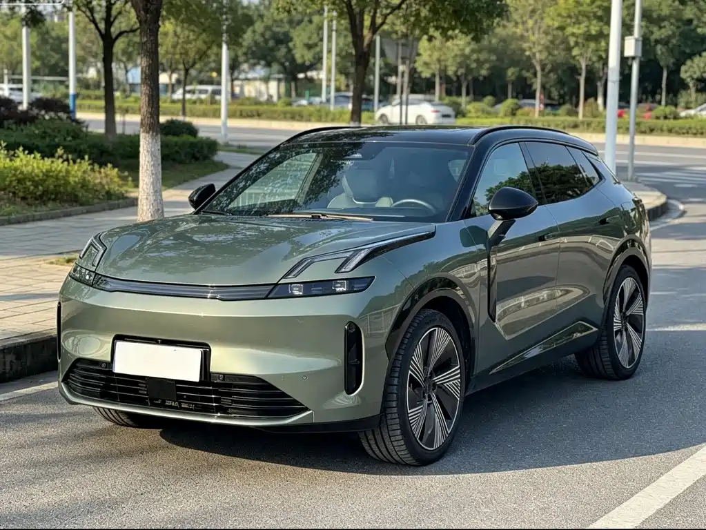 Lynk & Co 08 EM-P