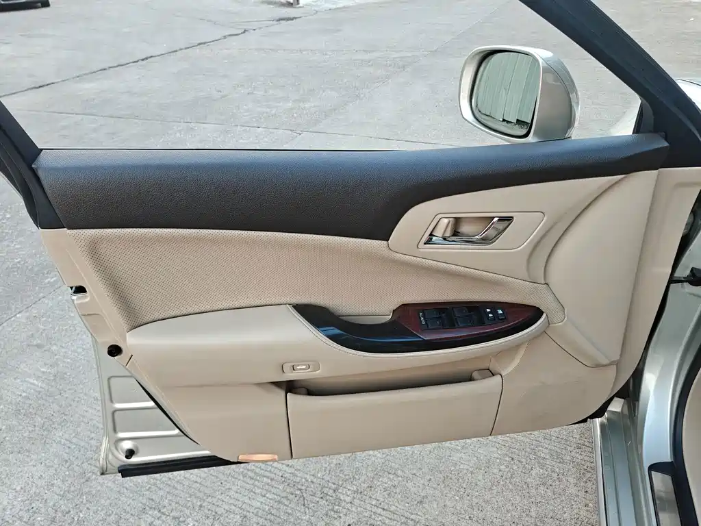 Toyota Crown — миниатюра 26