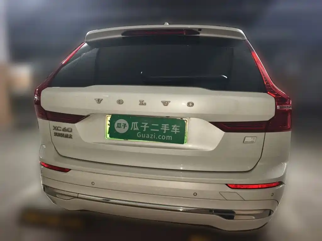 Volvo XC60 PHEV — миниатюра 3