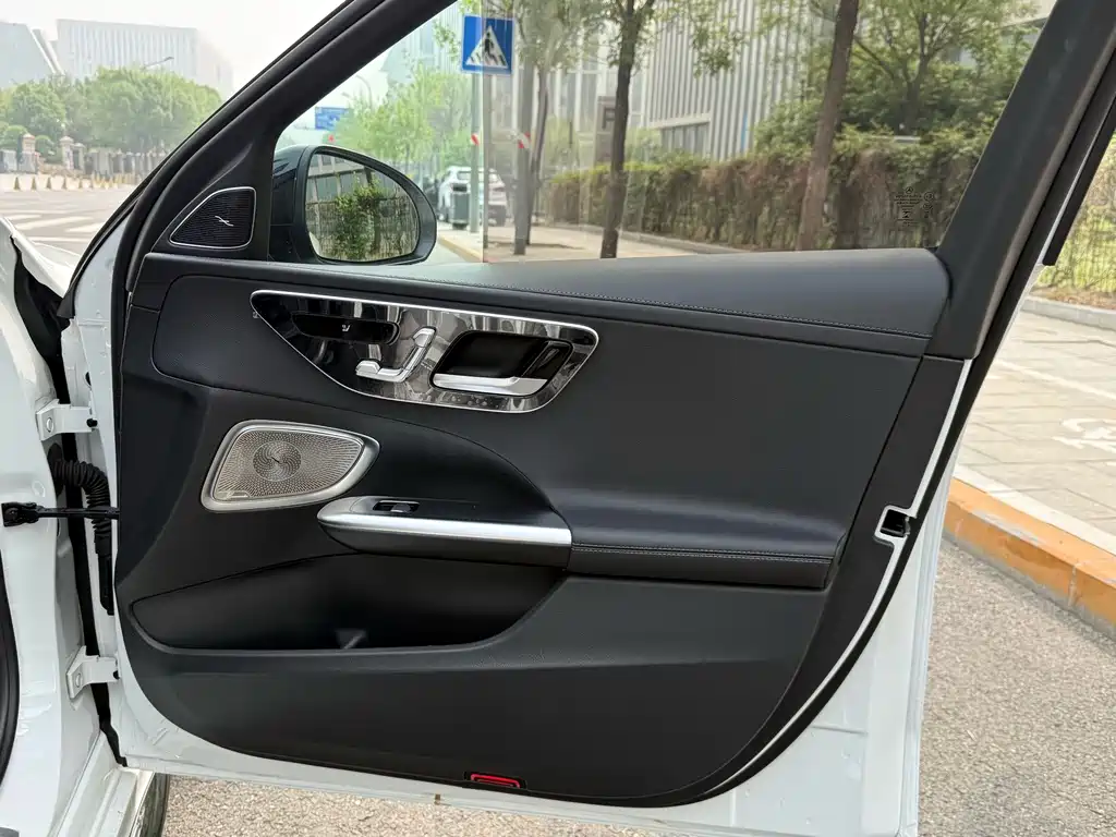 Mercedes-Benz C-Class — миниатюра 14
