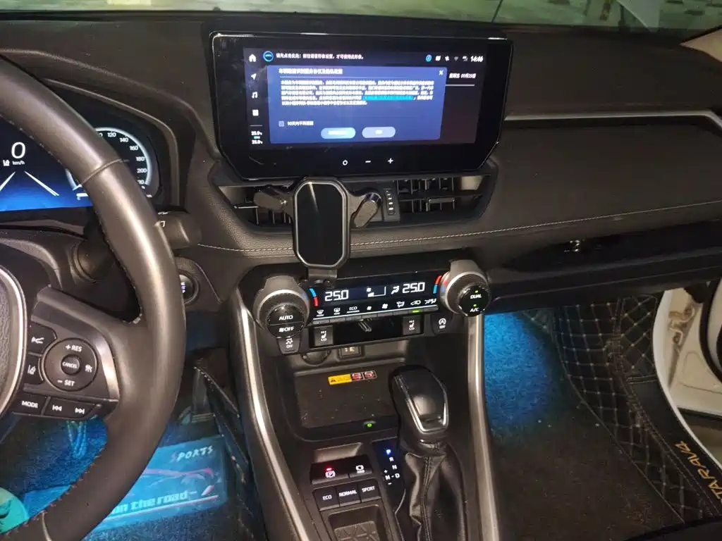Toyota RAV4 — миниатюра 14