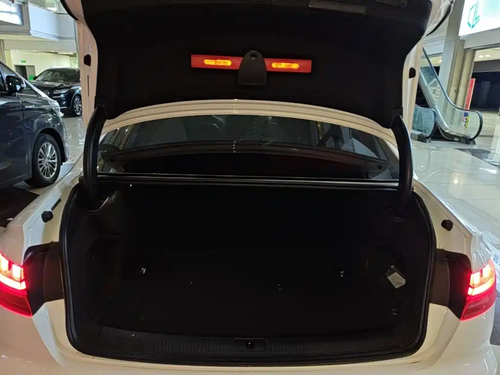 Audi A4L — миниатюра 19