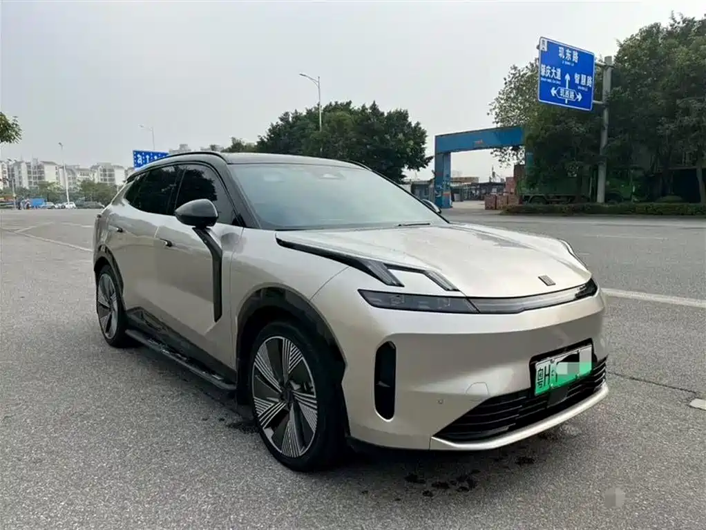 Lynk & Co 08 EM-P 2023 220km Halo