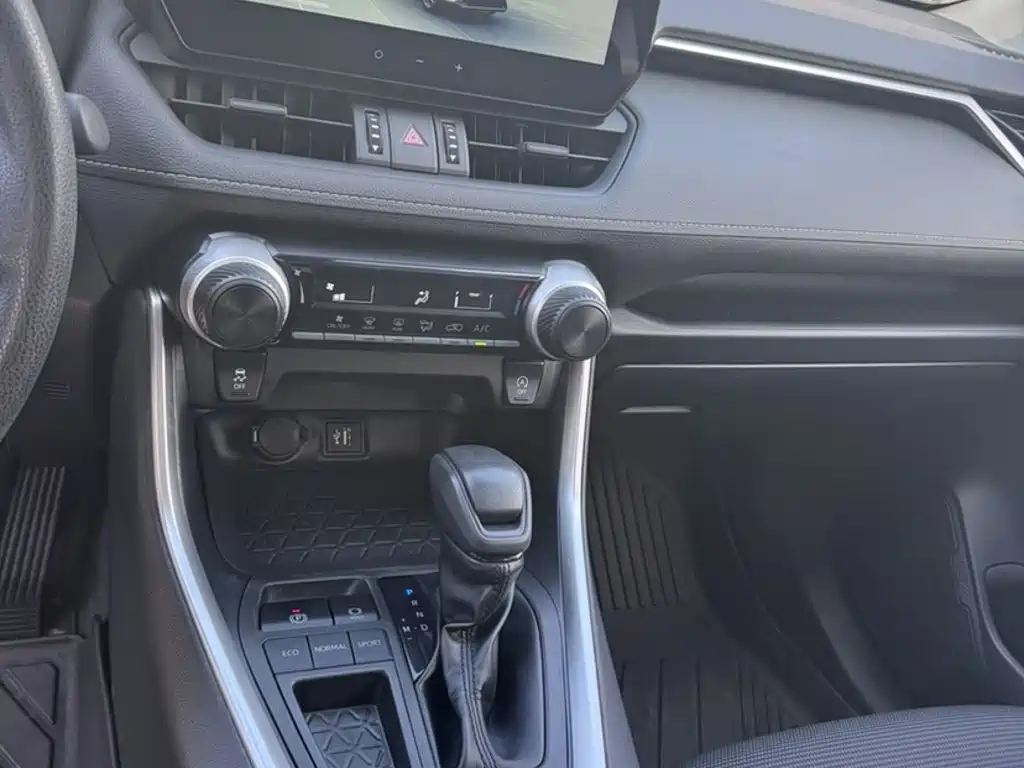 Toyota RAV4 — миниатюра 9