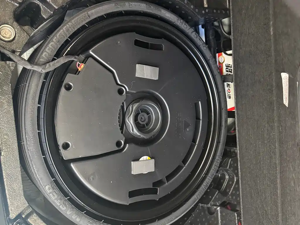 Audi Q5L - фото 12
