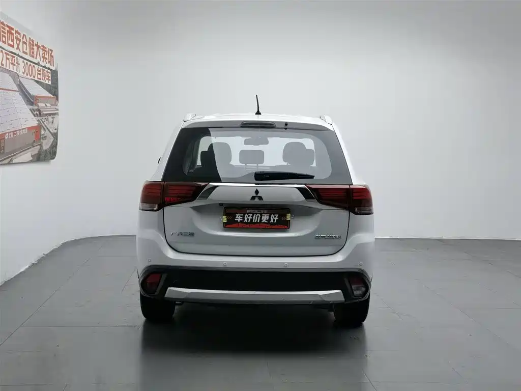 Mitsubishi Outlander 2016 2.4L Elite 5 мест
