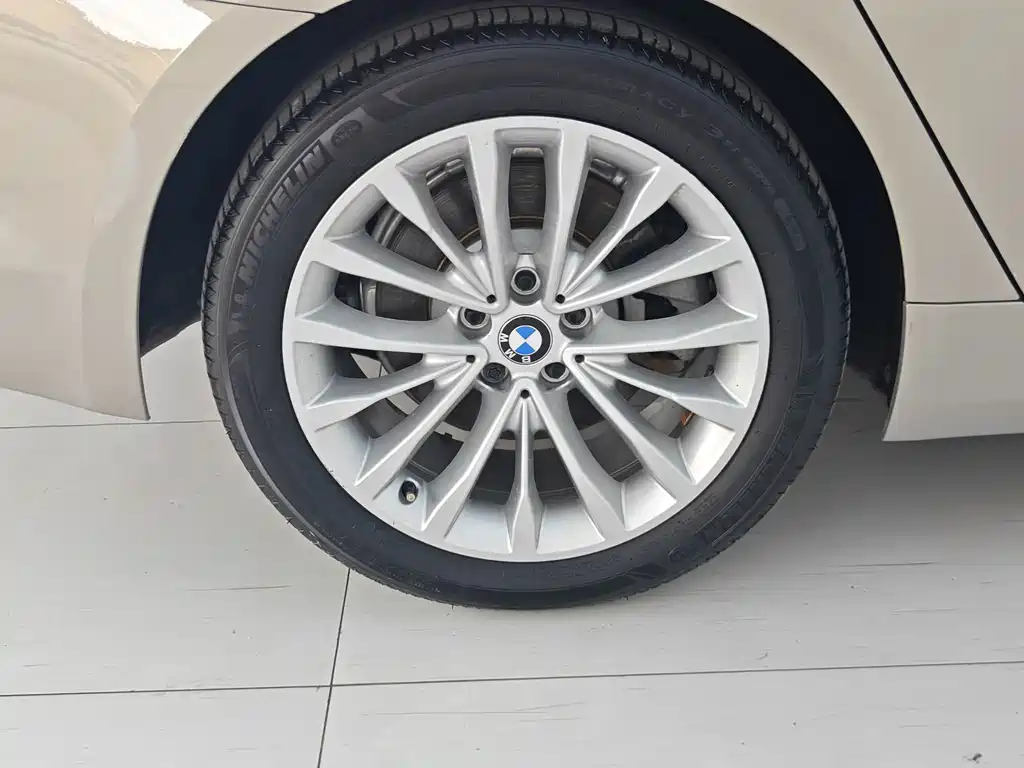 BMW 5 Series — миниатюра 16