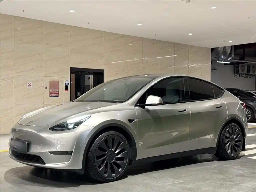 Tesla Model Y 2024