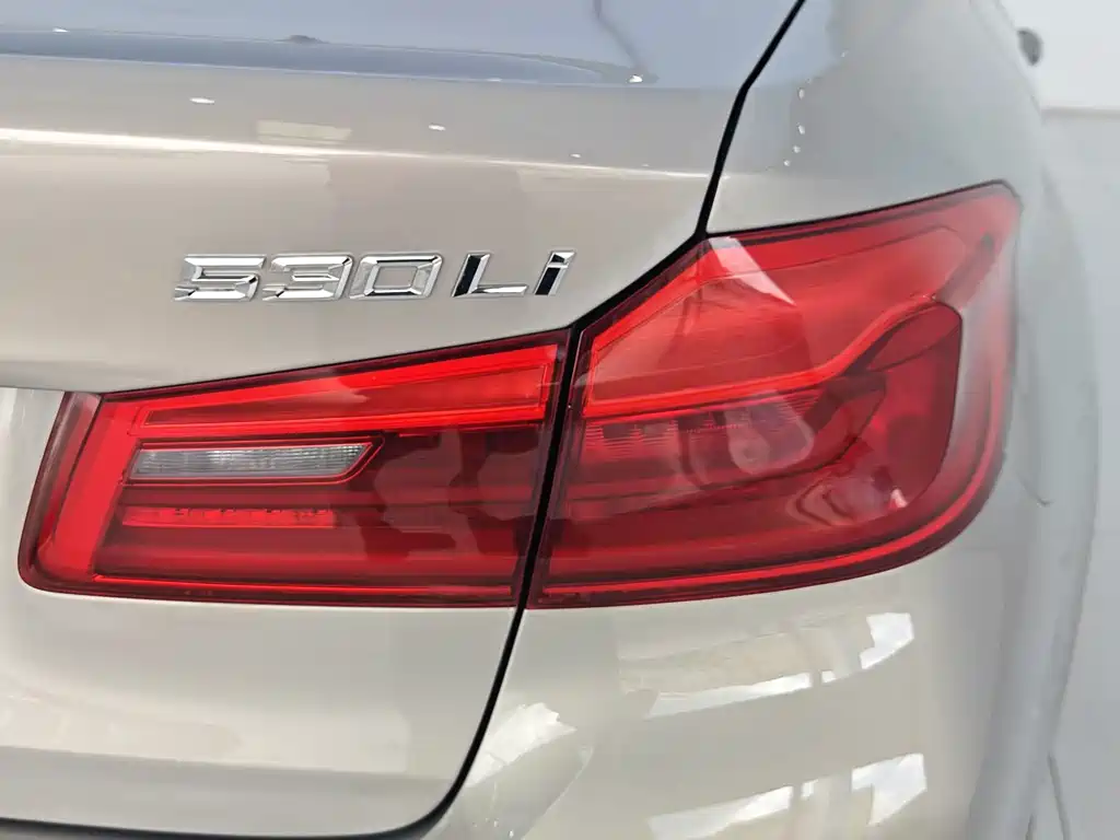 BMW 5 Series — миниатюра 20