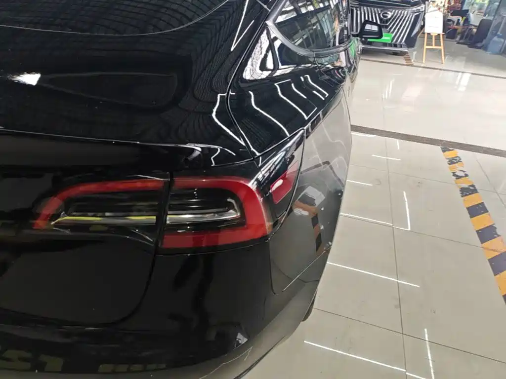 Tesla Model 3 — миниатюра 8