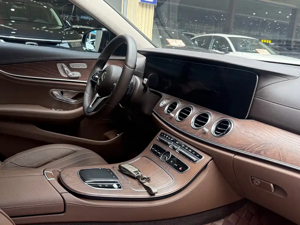 Mercedes-Benz E-Class — миниатюра 14