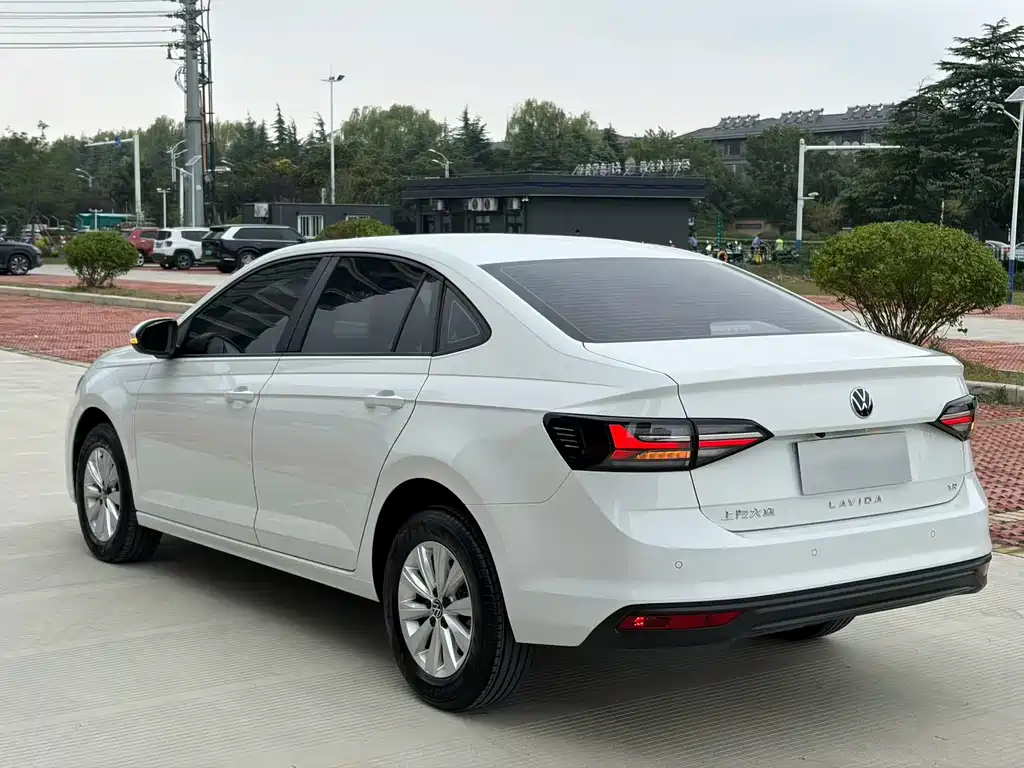 Volkswagen Lavida — миниатюра 9