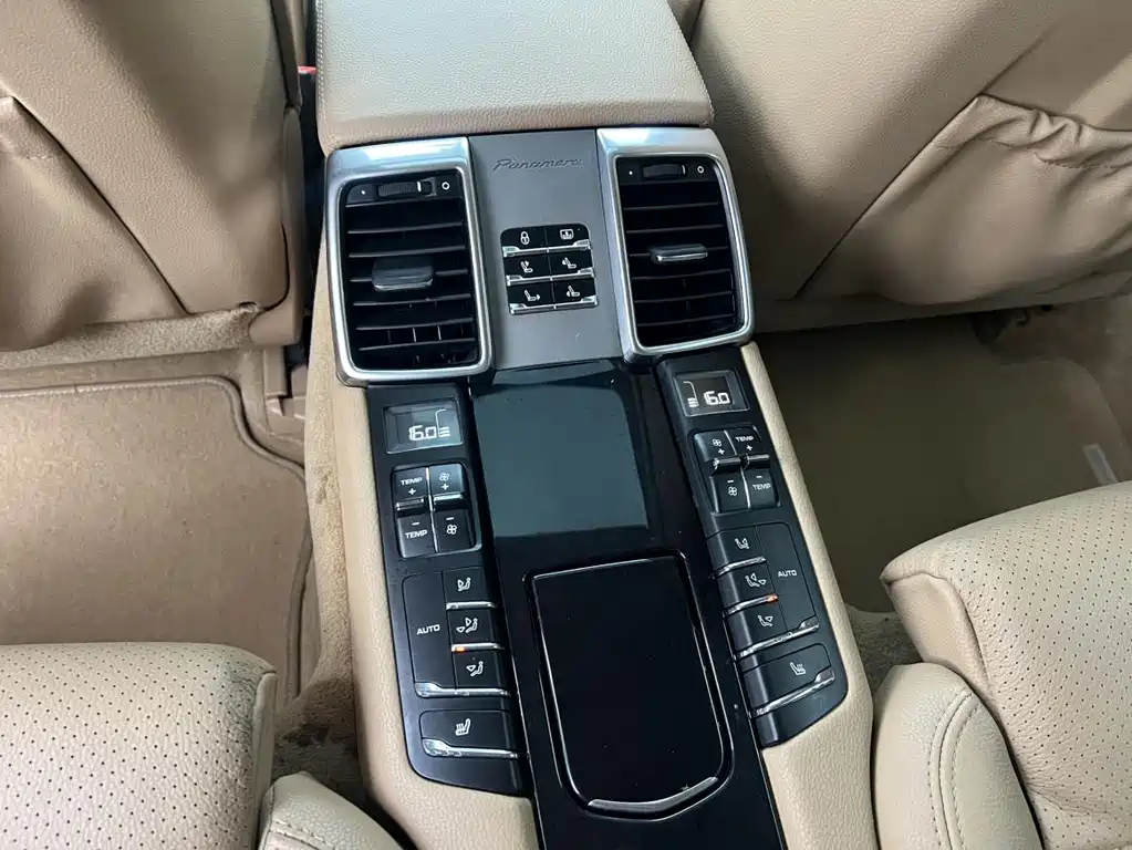 Porsche Panamera 2013 Panamera Platinum Edition 3.6L