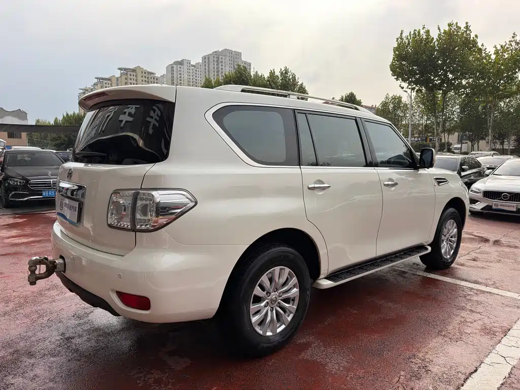 Nissan Patrol — миниатюра 6