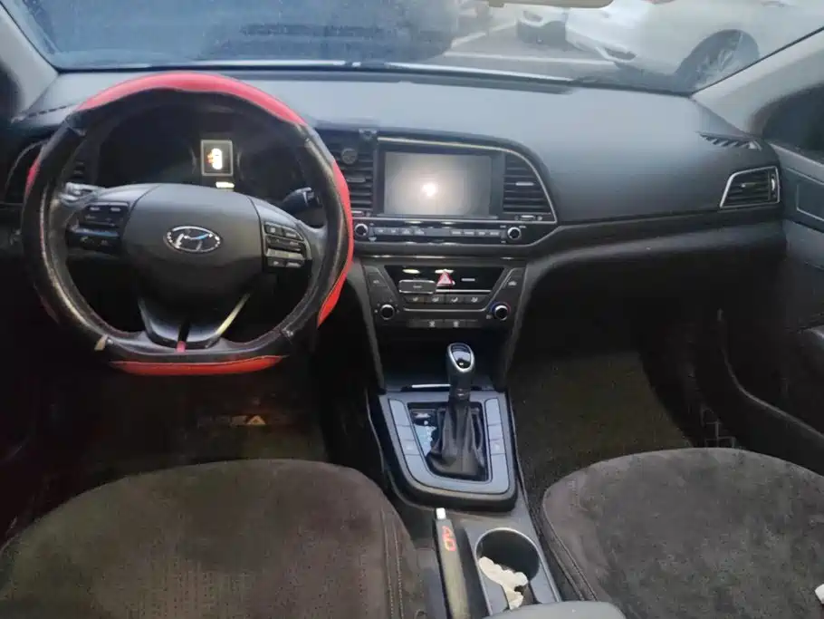 Hyundai Elantra — миниатюра 12