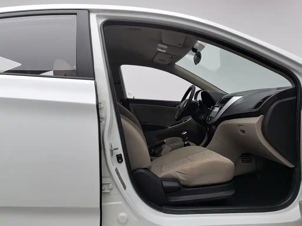 Hyundai Verna — миниатюра 23
