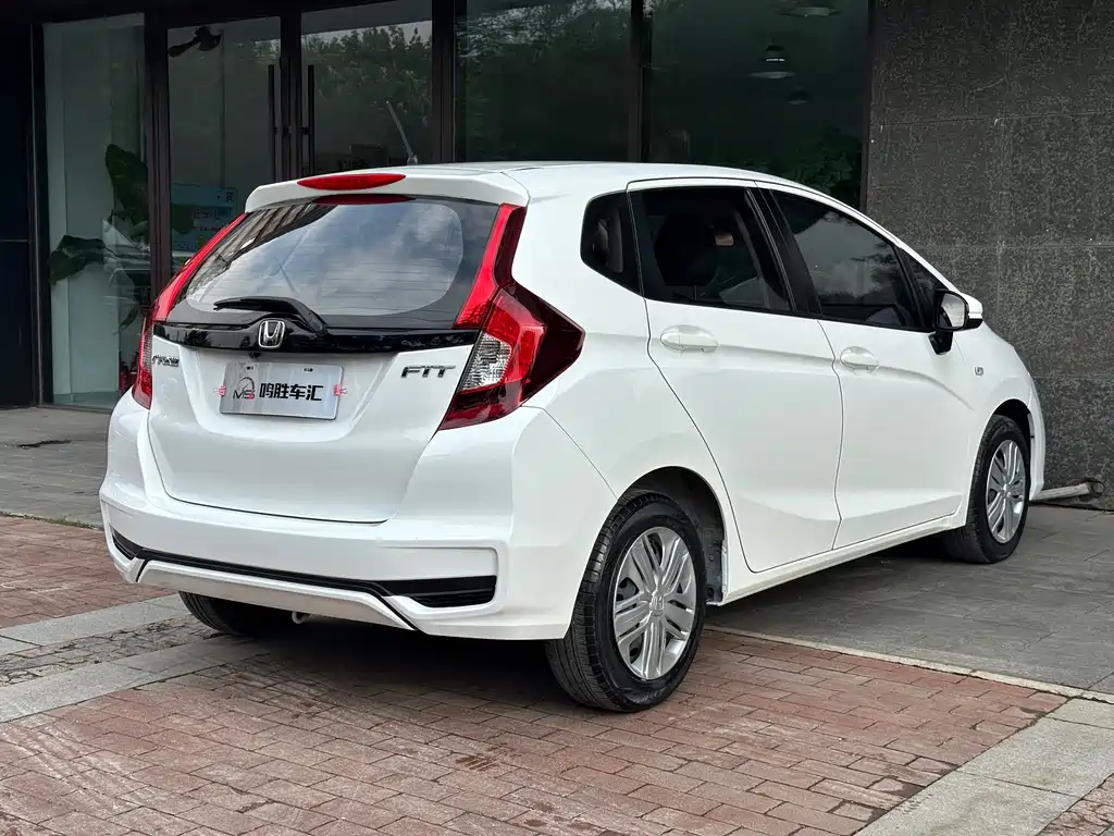 Honda Fit — миниатюра 8