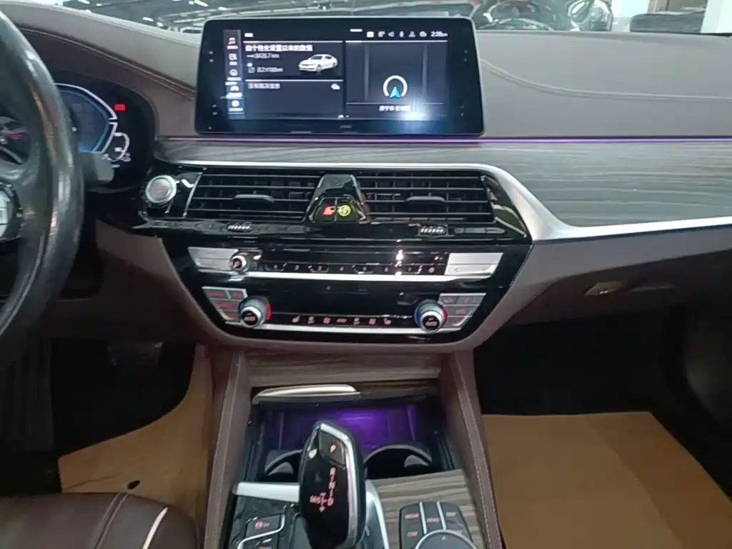 BMW 5 Series New Energy — миниатюра 13