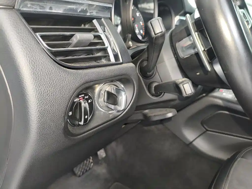 Porsche Macan — миниатюра 8