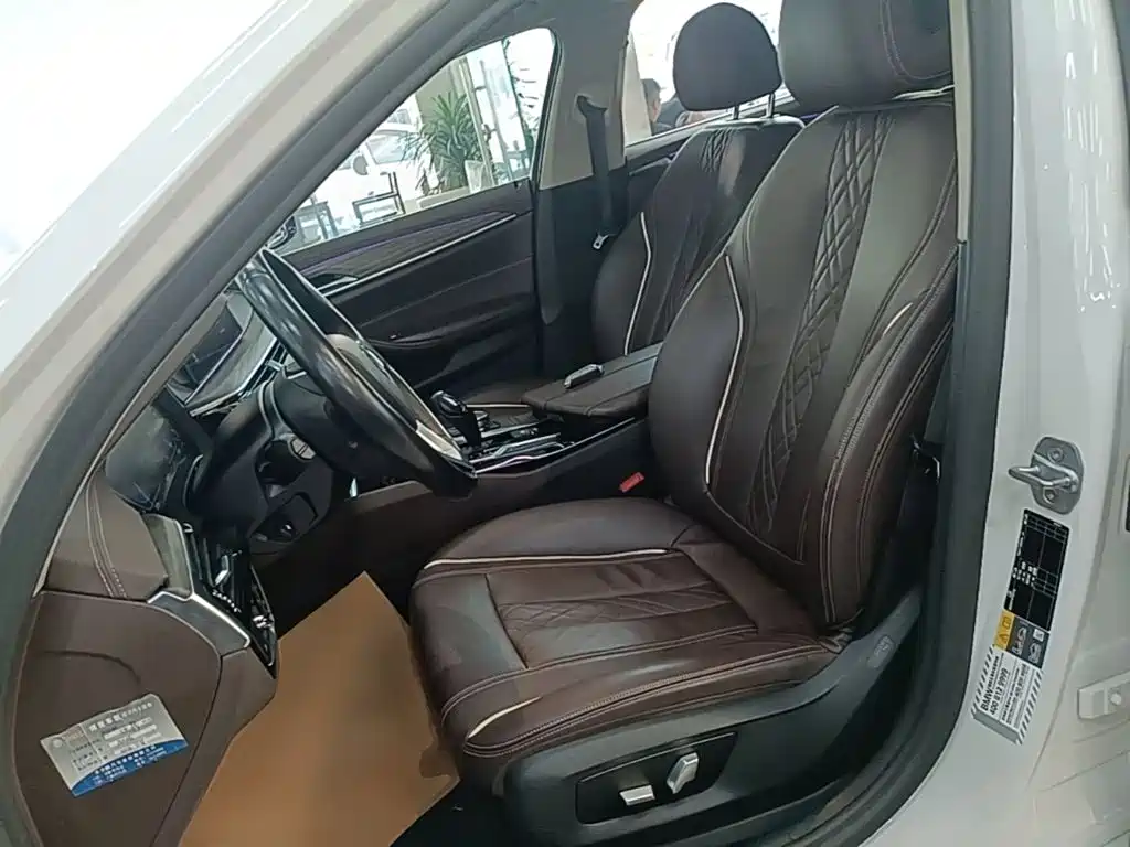 BMW 5 Series New Energy — миниатюра 15