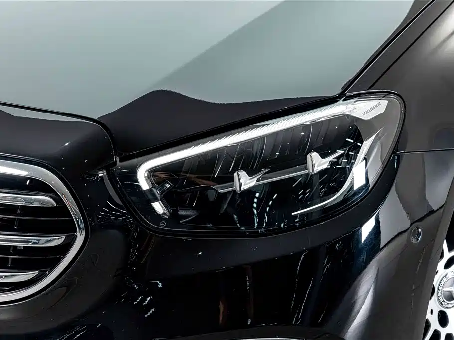 Mercedes-Benz E-Class — миниатюра 4