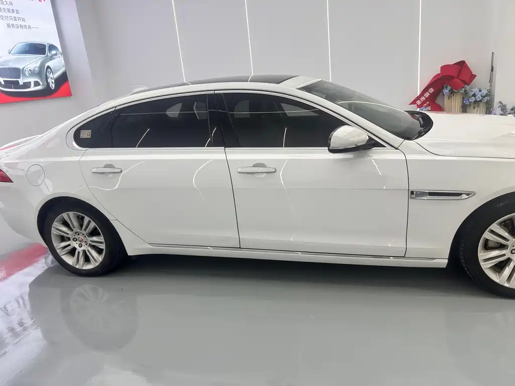 Jaguar XFL — миниатюра 4
