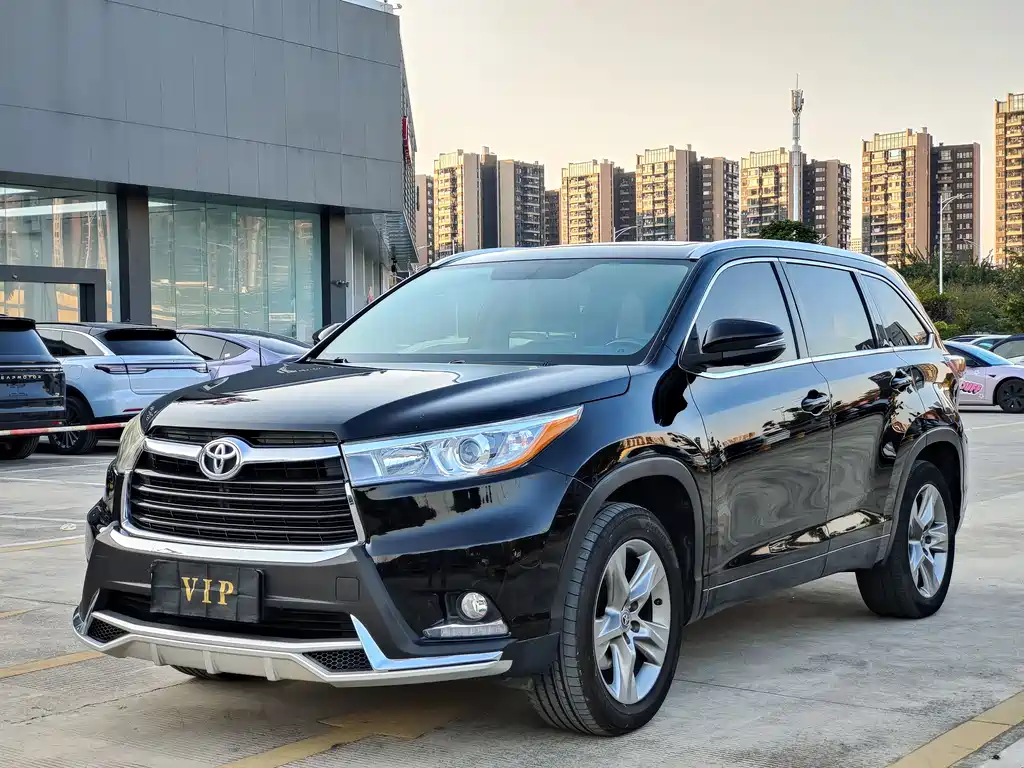 TOYOTA HIGHLANDER