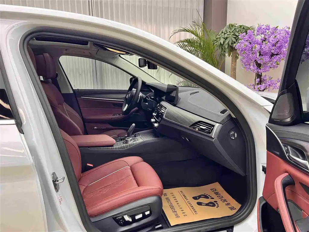 BMW 5 Series — миниатюра 13