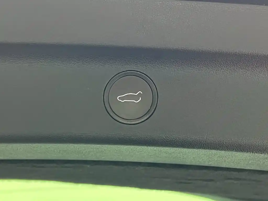 Tesla Model Y — миниатюра 23