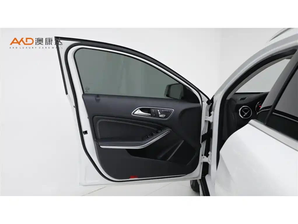Mercedes-Benz GLA — миниатюра 10