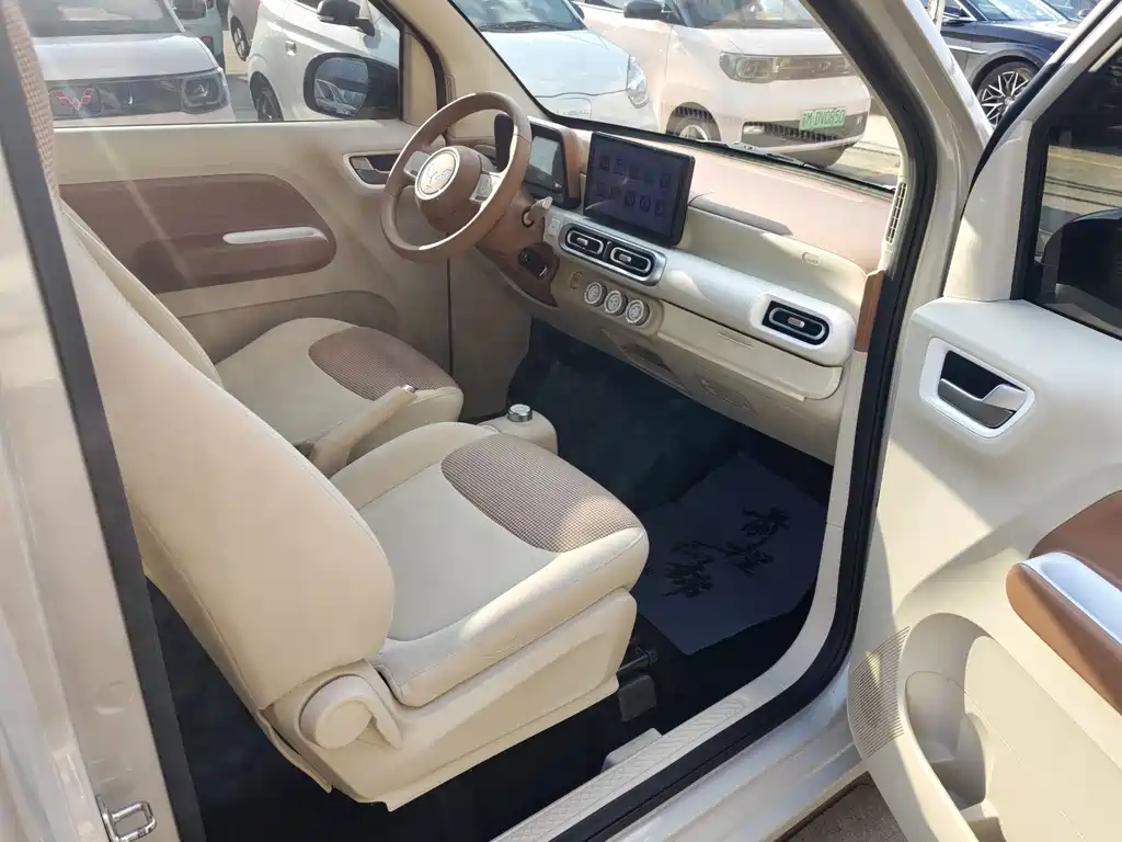 Wuling MINIEV — миниатюра 4