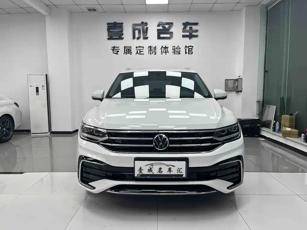 Volkswagen Tiguan L — миниатюра 2