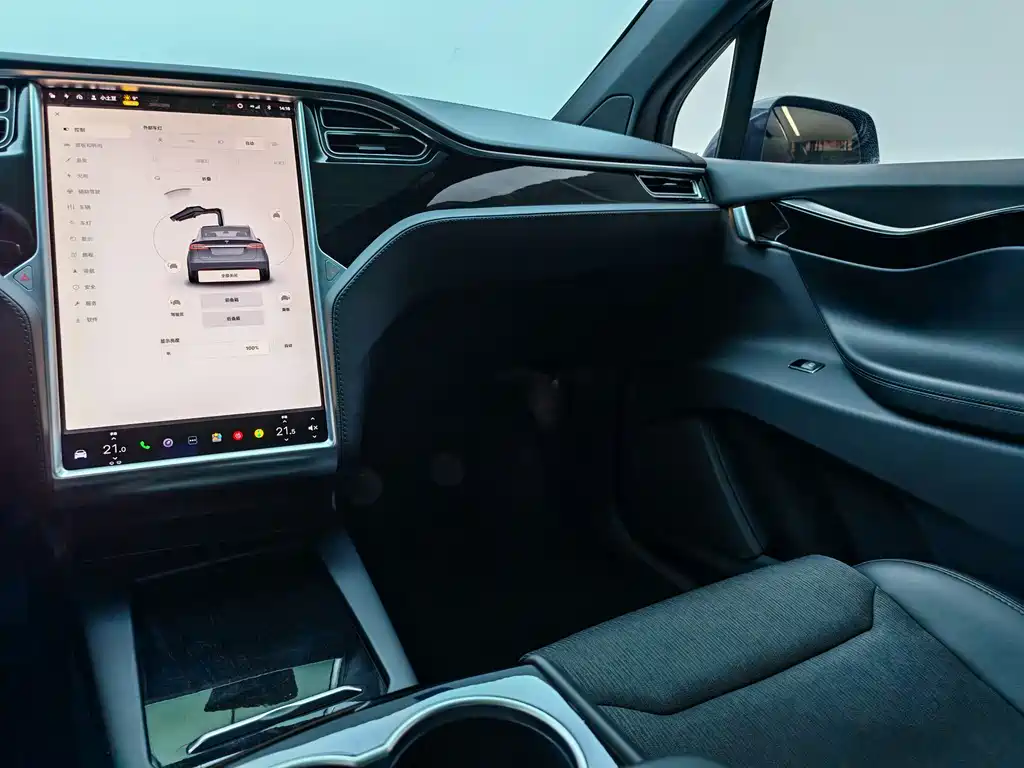 TESLA MODEL X