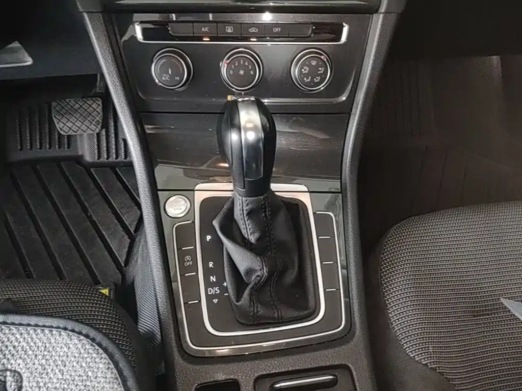 Volkswagen Golf — миниатюра 14