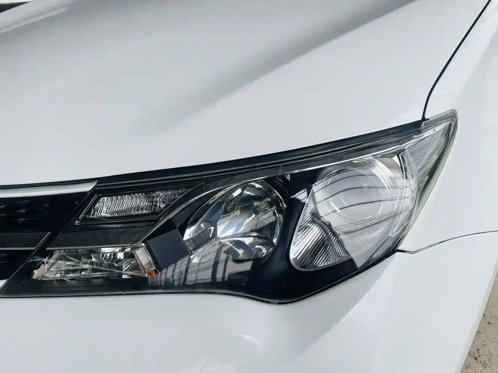 Toyota RAV4 — миниатюра 20