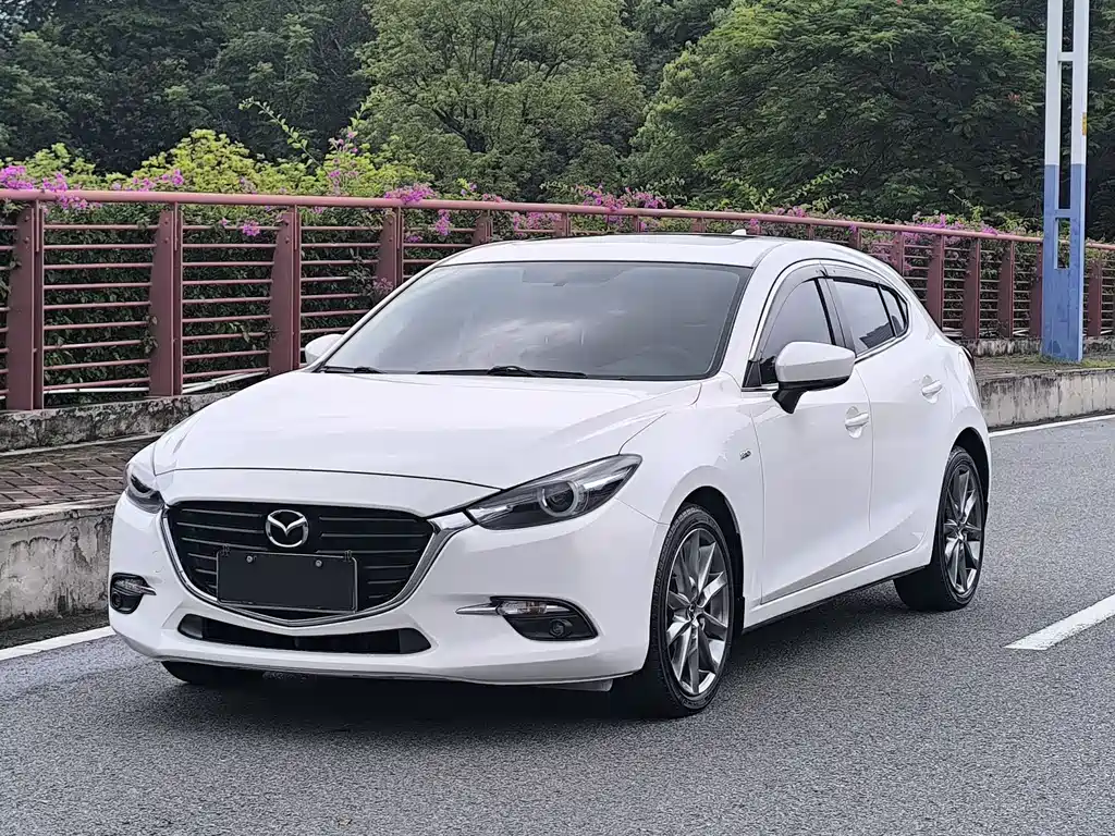 Mazda 3 Axela 2017 Hatchback 2.0L Auto Luxury Type China V