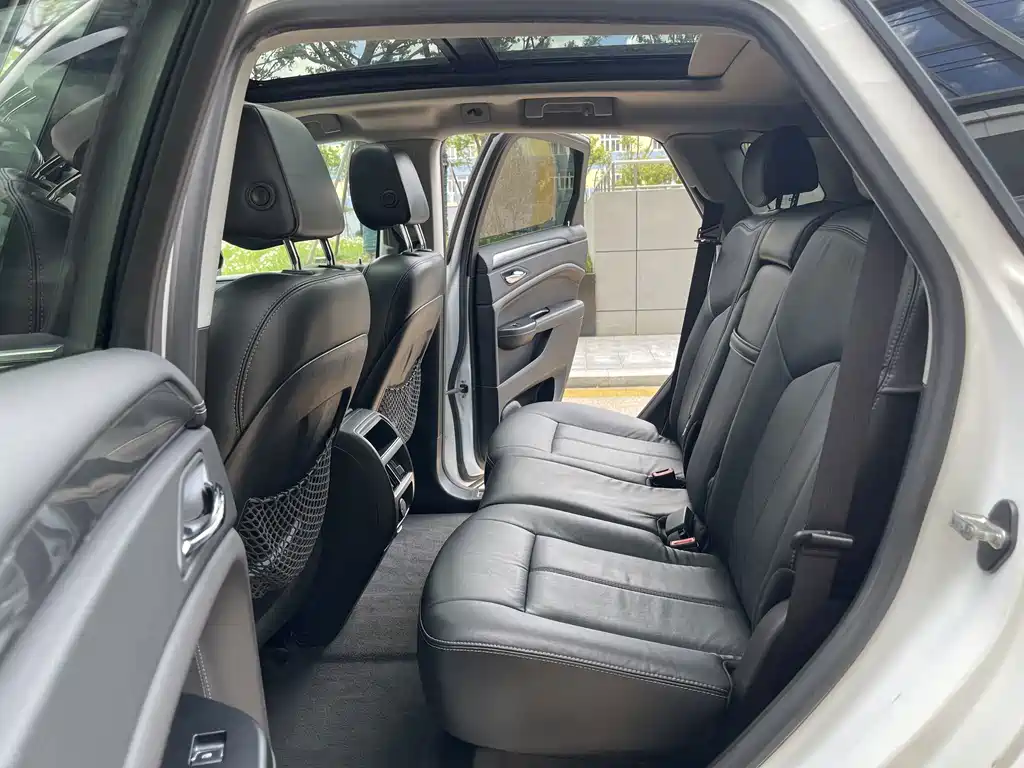 Cadillac SRX — миниатюра 9