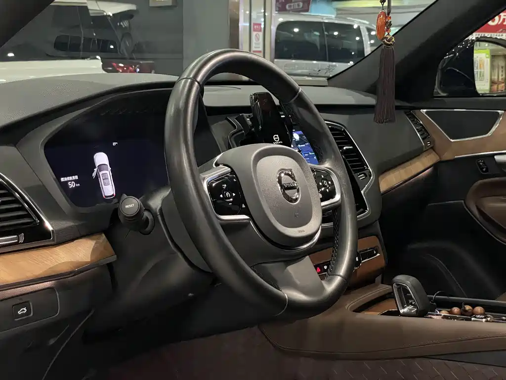 Volvo XC90 — миниатюра 10