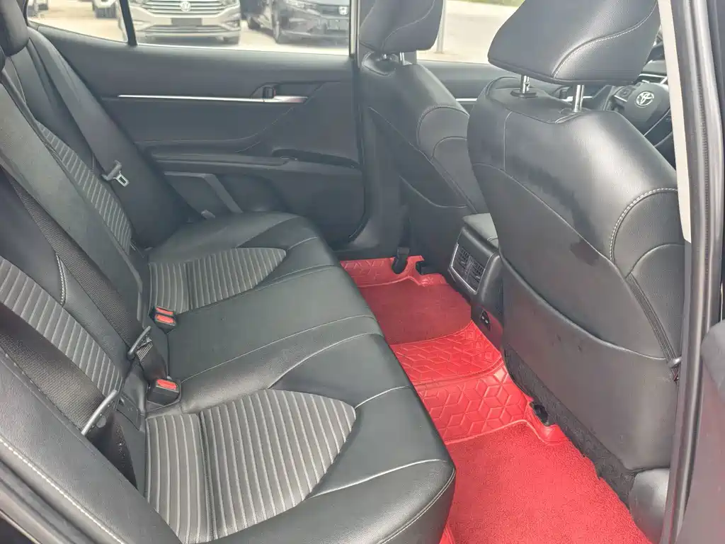 Toyota Camry — миниатюра 9