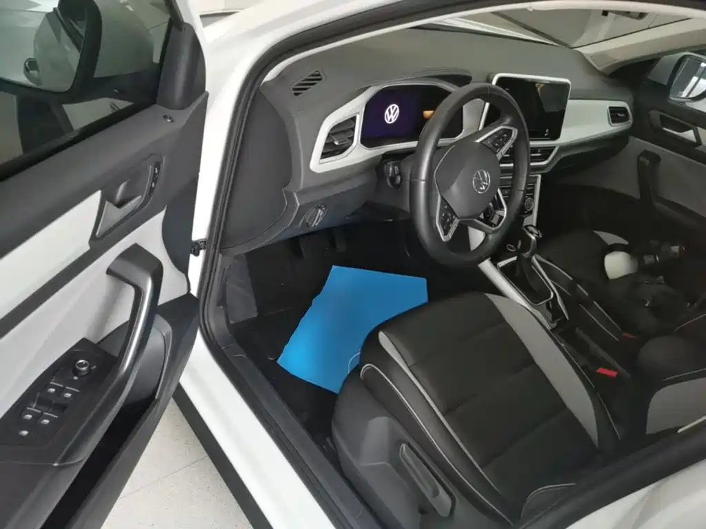 Volkswagen T-Roc — миниатюра 16