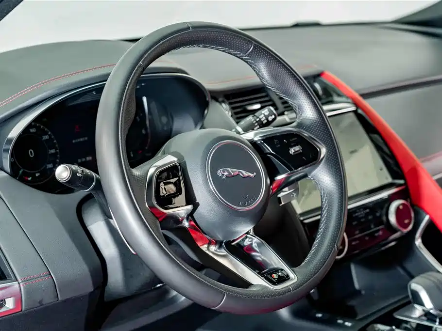 Jaguar E-PACE — миниатюра 10