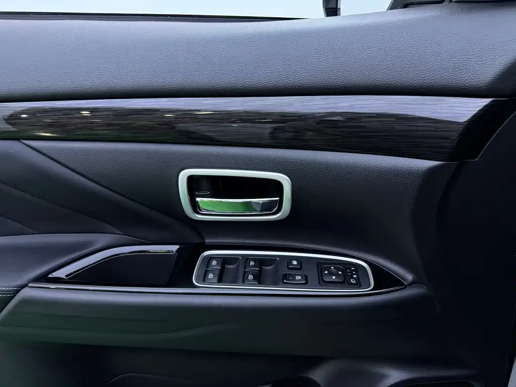 Mitsubishi Outlander — миниатюра 15