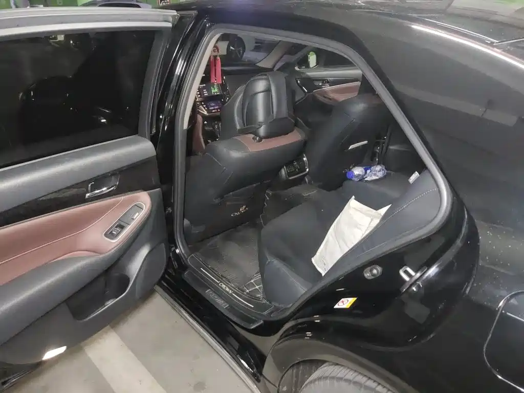 Toyota Crown — миниатюра 18