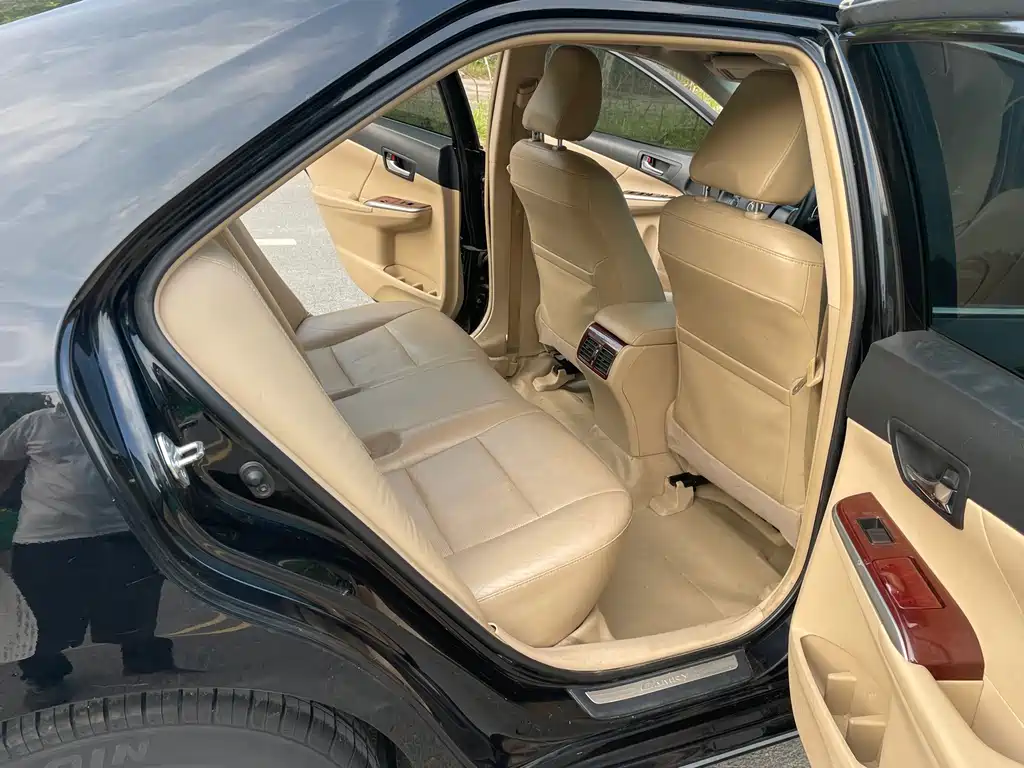 Toyota Camry — миниатюра 7
