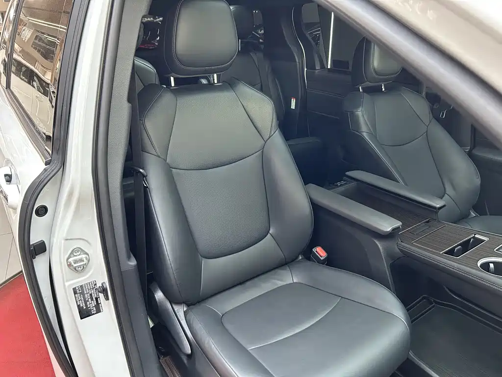 Toyota Granvia — миниатюра 35