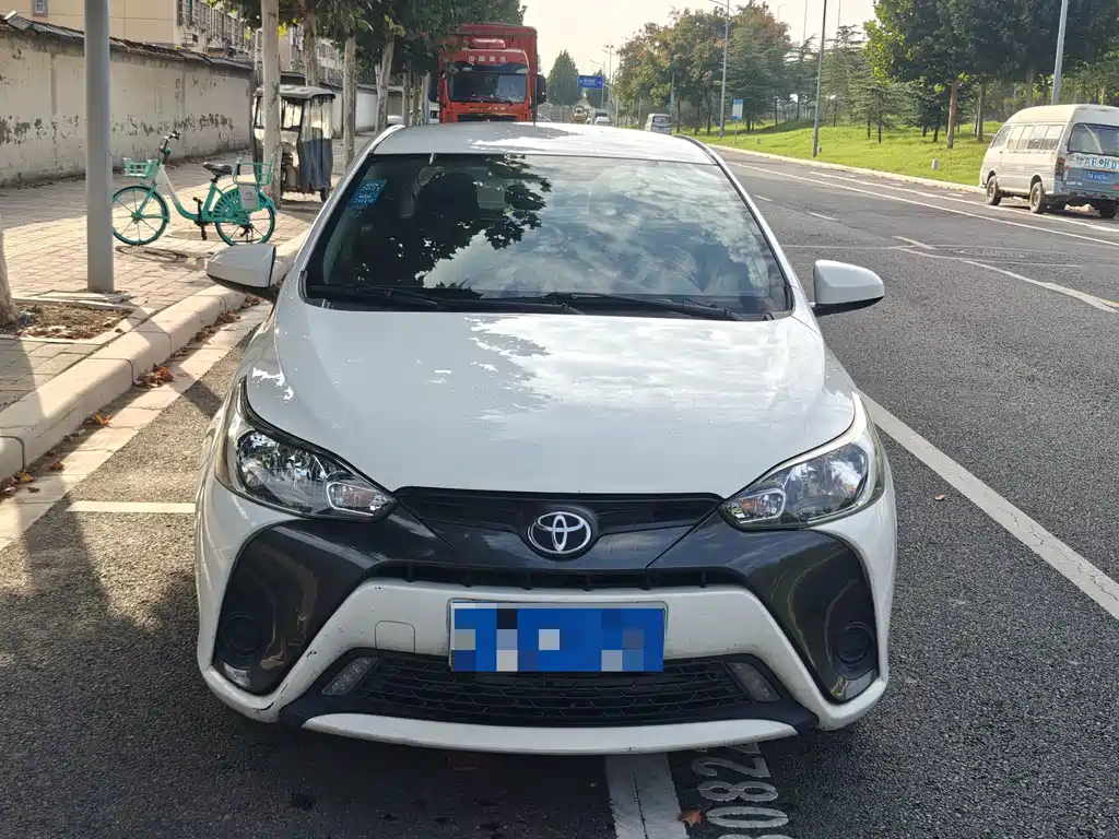 Toyota Yaris L — миниатюра 2