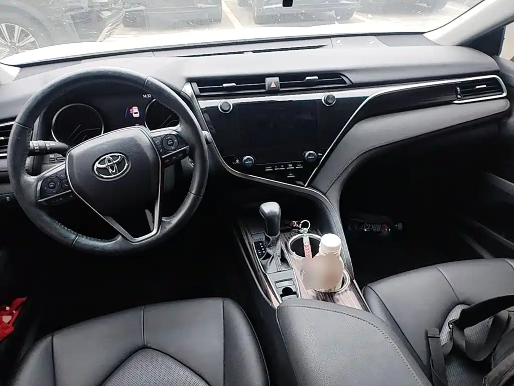Toyota Camry — миниатюра 14