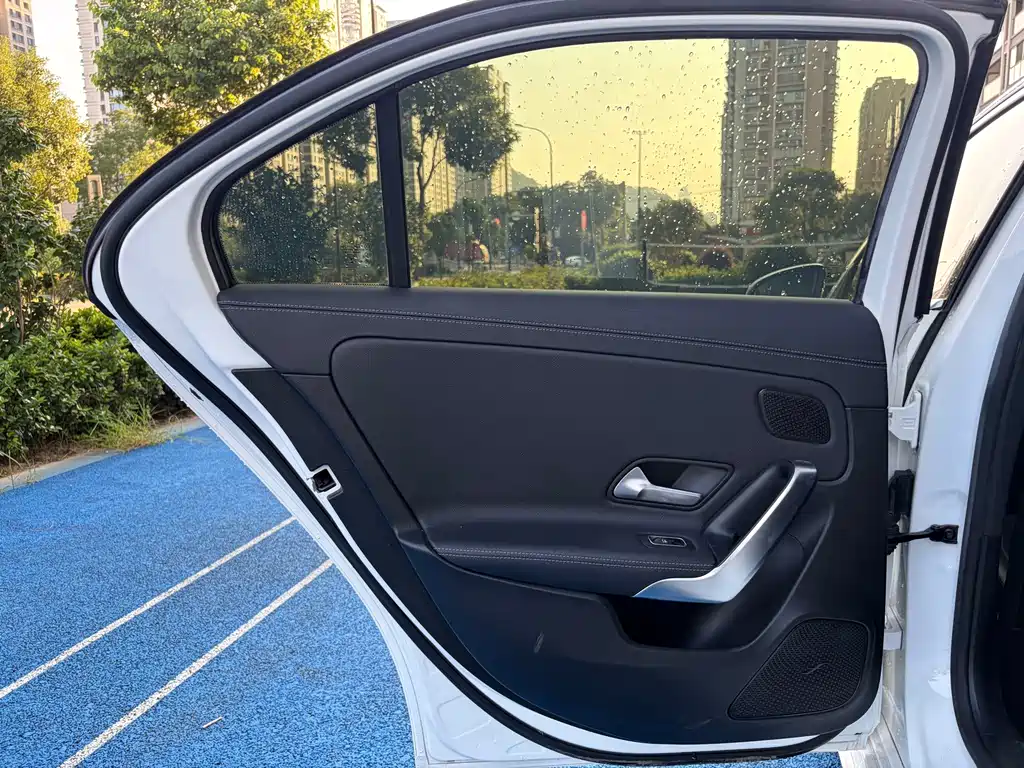Mercedes-Benz A-Class — миниатюра 11